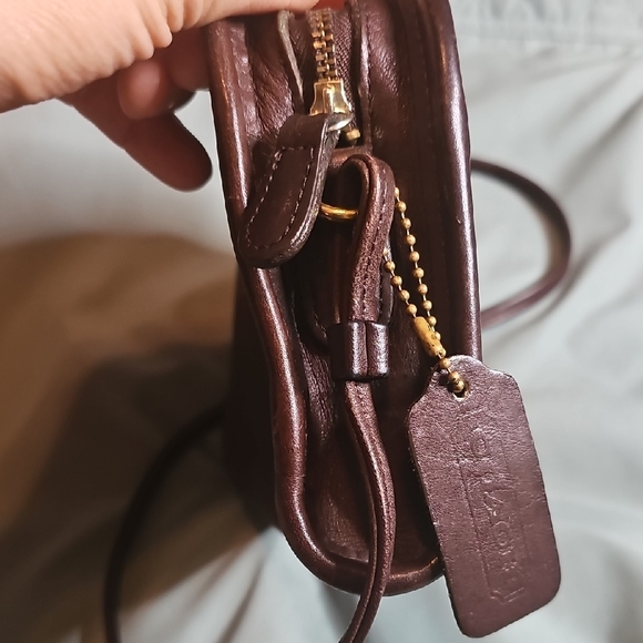 Vintage Coach Dark Brown Leather Crossbody Bag - Picture 13 of 16